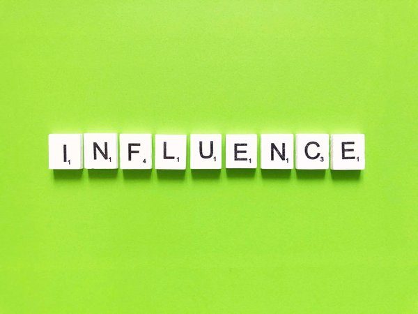 comment développer une stratégie de marketing d'influence efficace